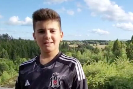 Der im Ausland lebende Junge, der nach Nevşehir kam, wurde emotional, als er die türkische Flagge sah: Ich möchte Soldat oder Polizist werden