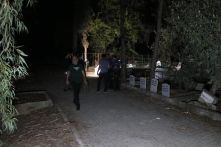Der junge Mann, der auf dem Friedhof in Adana in den Kopf geschossen wurde, wurde schwer verletzt