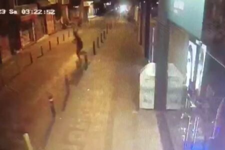 Der Laden des Grundstückseigentümers, der seinen Mieter in Kadıköy räumen wollte, wurde abgeschossen