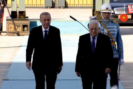 Der palästinensische Staatschef Mahmoud Abbas ist in Ankara