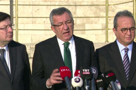 Die ständigen CHP-Abgeordneten nehmen an der Änderungssitzung von Ekrem İmamoğlu teil