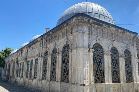 Die Stadtverwaltung von Istanbul beschädigte bei Straßenarbeiten den Boden des Adile-Sultan-Grabs