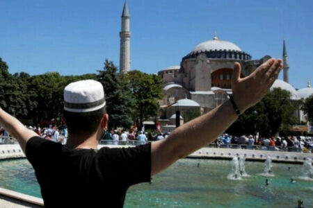 Dritter Jahrestag der Eröffnung der Hagia-Sophia-Moschee für den Gottesdienst