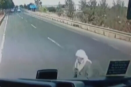 Ein Fußgänger, der in Şanlıurfa von einem Personenbus angefahren wurde, starb