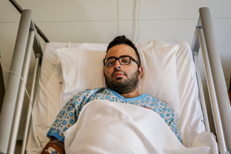 Ein junger Mann, der seinem Vater in Antalya helfen wollte, fiel aufgrund der Hitze ins Koma.