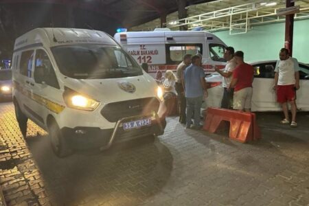 Eine Person, die auf seinem Motorrad in Izmir unterwegs war, wurde mit einer Waffe angegriffen