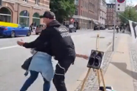 Eine weitere Bewegung in Dänemark!  Die Polizei störte die Frau, die auf die Verbrennung des Heiligen Korans reagierte