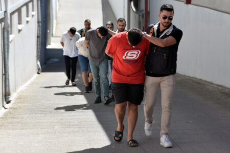 Er verkaufte das Auto für 710.000 Lira an eine andere Person in Adana und schickte dem Besitzer eine ungültige Quittung.