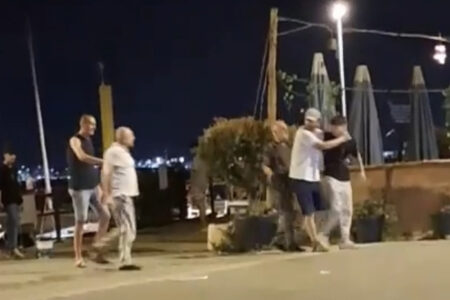 Er warf ihm eine Alkoholflasche an den Kopf, um eine Schlägerei in Bursa zu beenden