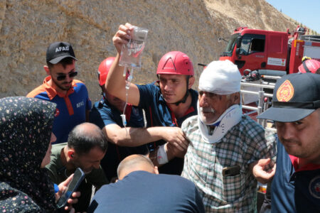 Er wurde beim Sammeln von Bergtee aufgrund eines Erdbebens in Kahramanmaraş erwischt!  fiel von der Klippe