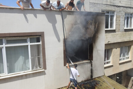 Feuerwehrmann in Kilis stürzte sich furchtlos in das Haus, das den Flammen ausgeliefert war