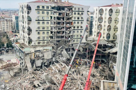 Für den Ort, an dem 89 Menschen in Diyarbakır begraben wurden, das vom Erdbeben heimgesucht wurde, wurde ein Bericht erstellt.