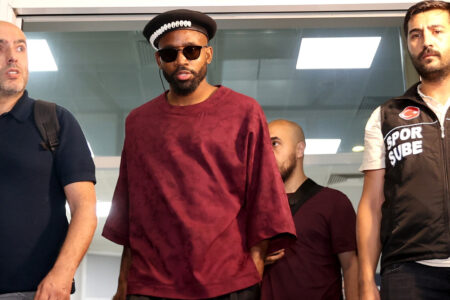 Galatasarays neuer Transfer Cedric Bakambu ist in Istanbul