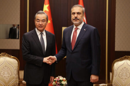 Hakan Fidan traf sich mit dem chinesischen Außenminister Wang