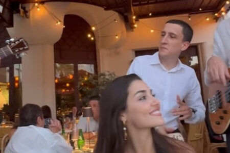 Hakan Sabancı brachte Hande Erçel während der Feiertage ein Ständchen