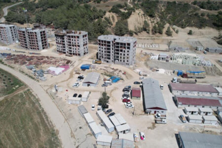In Adana nimmt die Zahl der Katastrophenunterkünfte zu!  Musterwohnungen fertiggestellt