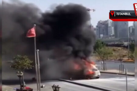 In Başakşehir geparkter Passagier-Kleinbus ergab sich den Flammen