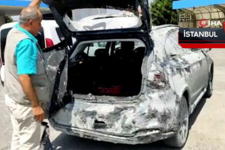 In Sultangazi wurde Beton von einem Baggerwagen auf das Auto gegossen