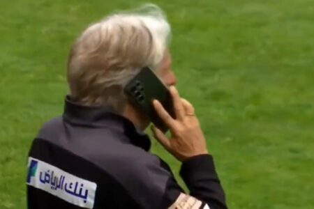 Jorge Jesus telefonierte während des Freundschaftsspiels
