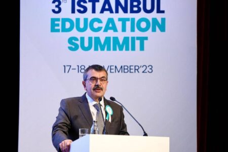 Minister Tekin: „Gleichheit und Gerechtigkeit in der Bildung sind von wesentlicher Bedeutung“