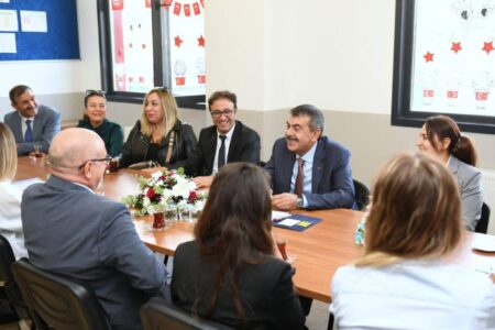 Minister Tekin: „Wir haben ein System, das in der Sonderpädagogik ein Vorbild für die Welt sein wird.“