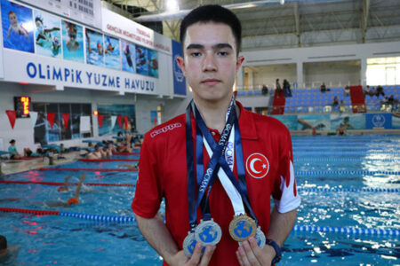 Nida Bulut, die mit dem Freitauchen begann, weil ihr das Schwimmen langweilig war, wurde Weltmeisterin