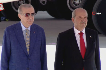 Präsident Erdoğan wurde mit einer offiziellen Zeremonie in TRNC begrüßt
