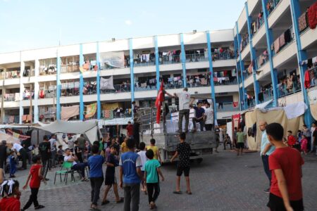 Red Crescent verteilt warme Mahlzeiten in Gaza