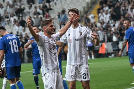 Semih Kılıçsoy wurde der jüngste Spieler, der im Beşiktaş-Trikot ein Tor in Europa erzielte.