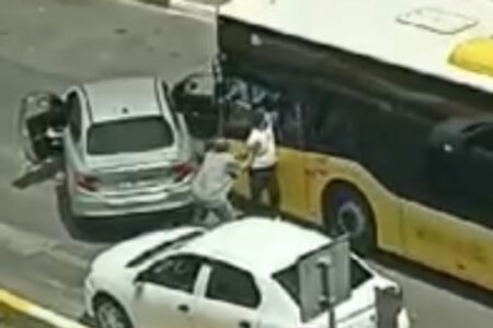 Sie blockierten den IETT-Bus in Istanbul und griffen den Fahrer an