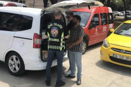 Taxifahrer, der in Ümraniye zu hohe Preise verlangte, wurden mit einer Geldstrafe belegt