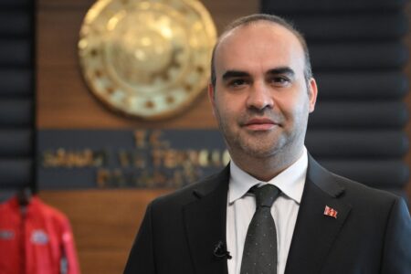 Türkiye und die Vereinigten Arabischen Emirate streben eine Zusammenarbeit im Weltraum und bei künstlicher Intelligenz an