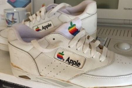 Turnschuhe der Marke Apple werden für 50.000 Dollar versteigert