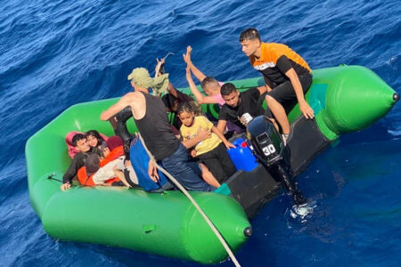 Unsystematische Einwanderungsmobilität in Izmir!  61 zurückgedrängte illegale Einwanderer wurden gerettet