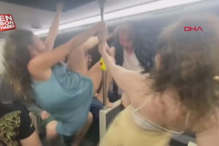 Unterwegs tanzten sie im IETT-Bus in Kadıköy