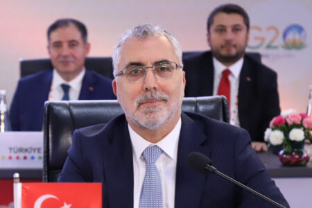 Vedat Işıkhan sprach auf dem G20-Treffen der Arbeits- und Beschäftigungsminister
