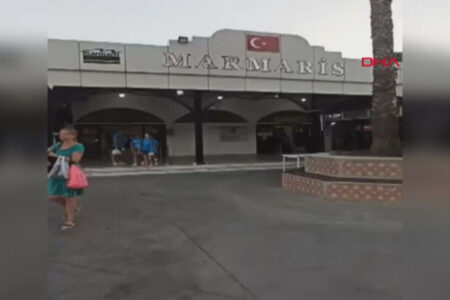 Von der Insel Rhodos evakuierte Touristen werden nach Marmaris gebracht