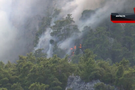 Waldbrände nähern sich Siedlungen in Antalya Kemer