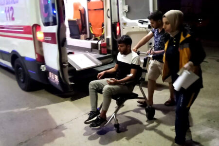 Zwei Menschen ausländischer Herkunft wurden während ihrer Rollerfahrt in Bursa von einem Hund angegriffen.