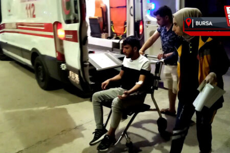 Zwei Menschen ausländischer Herkunft wurden während ihrer Rollerfahrt in Bursa von einem Hund angegriffen.