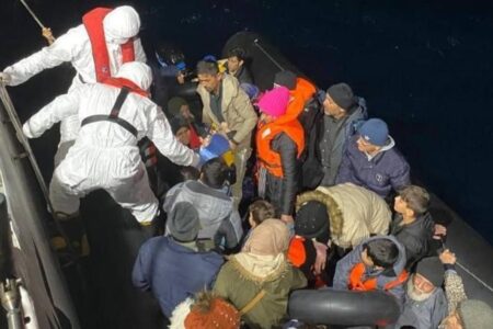 48 Einwanderer wurden vor der Küste von Balıkesir gefangen