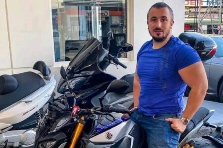 Der letzte Dialog des bei einem Motorradunfall ums Leben gekommenen Geschäftsmannes mit seinem Freund: Rufe nicht das Böse an