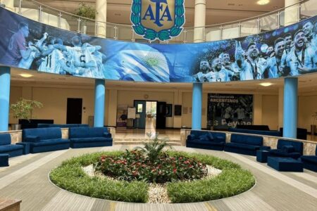 Die Erinnerung an den letzten Weltmeister Argentinien wird in Katar wach gehalten