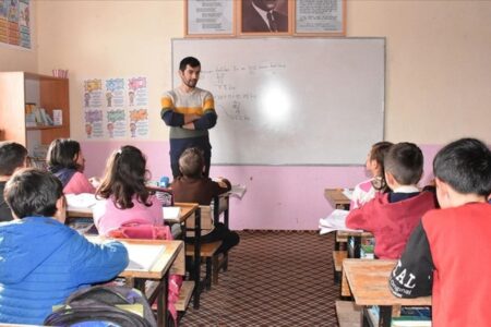 Die Schule im Dorf Artvin, dessen Kinderzahl gestiegen ist, wurde nach sechs Jahren wiedereröffnet