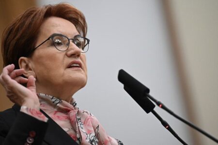 In der Düzgün-Partei wies Meral Akşener die Organisation an, „auf das Feld zu gehen“