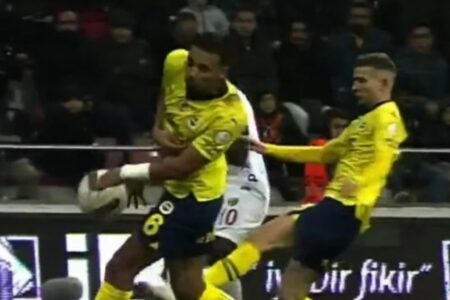 Kayserispor gewann einen Elfmeter gegen Fenerbahçe