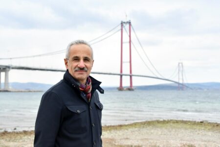 Minister Uraloğlu: Das weltweit am besten geeignete Projekt des Jahres war die Çanakkale-Brücke von 1915