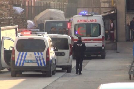 Schrecklicher Tod in Bursa!  Fabrikarbeiter steckte mit einem Lastenaufzug mitten in der Wand fest