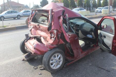 Schrecklicher Unfall in Manisa: Das Auto wurde zu Schrott
