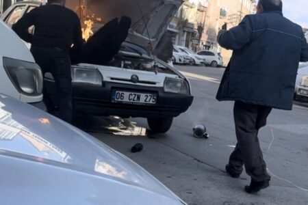 Automotor fing in Sivas Feuer: Der Fahrer versuchte, es mit seinem Mantel zu löschen